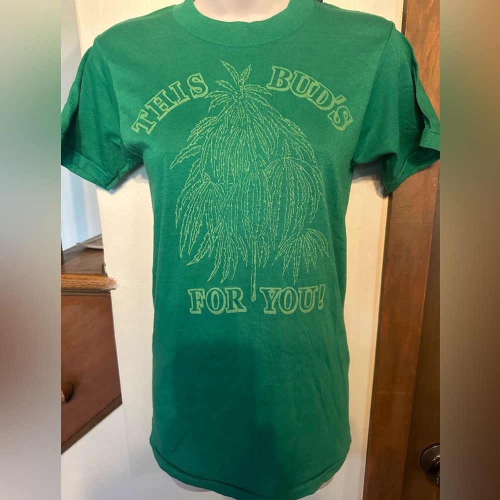 Vintage “This Buds For You” tee. Size S. Excellent vintage condition . 15” chest